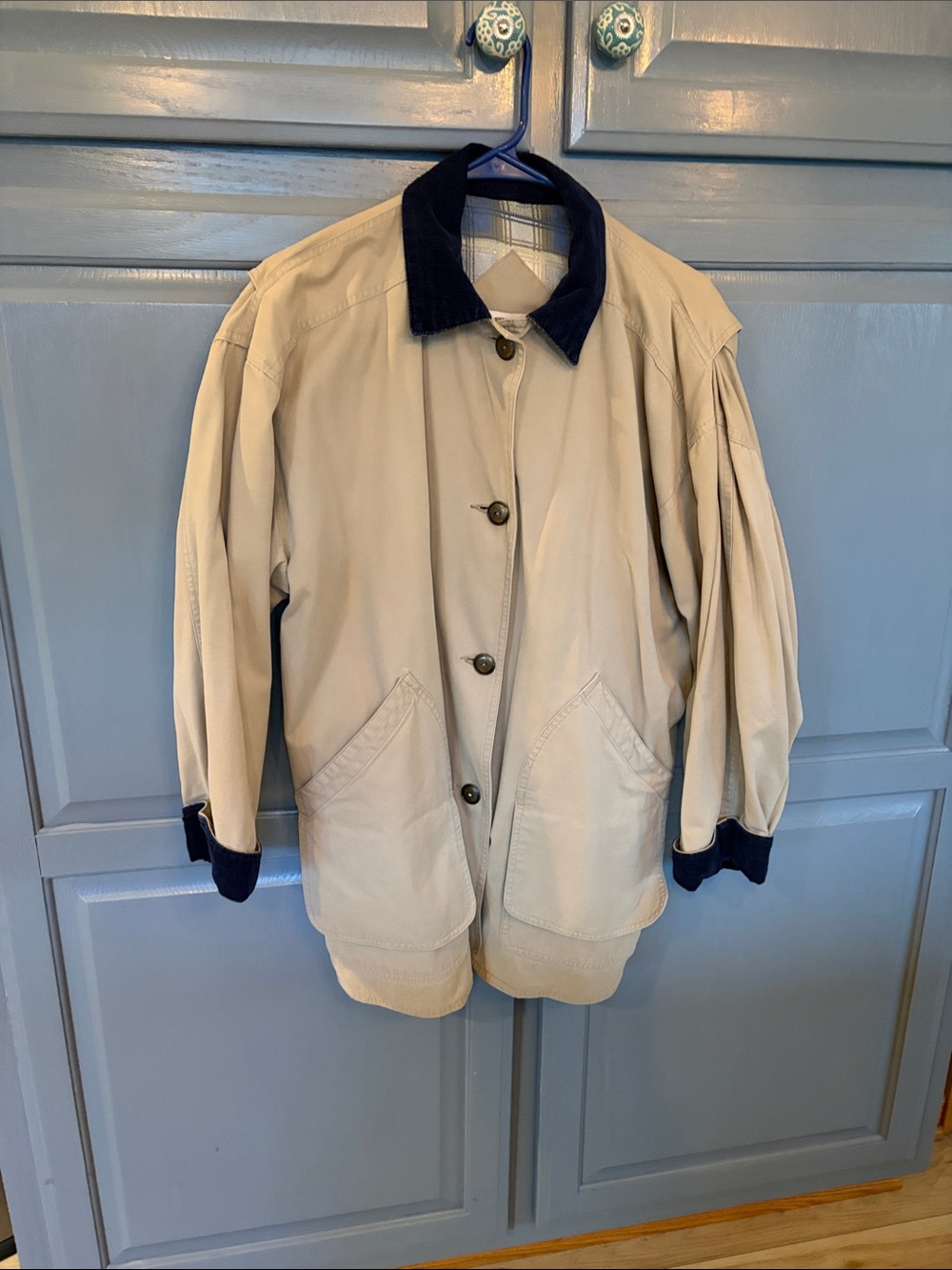 Lightweight Beige Jacket with Navy Corduroy Collar